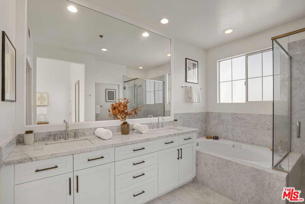 Image 24 of property listing at 5300 Playa Vista Drive 6, Playa Vista, CA 90094