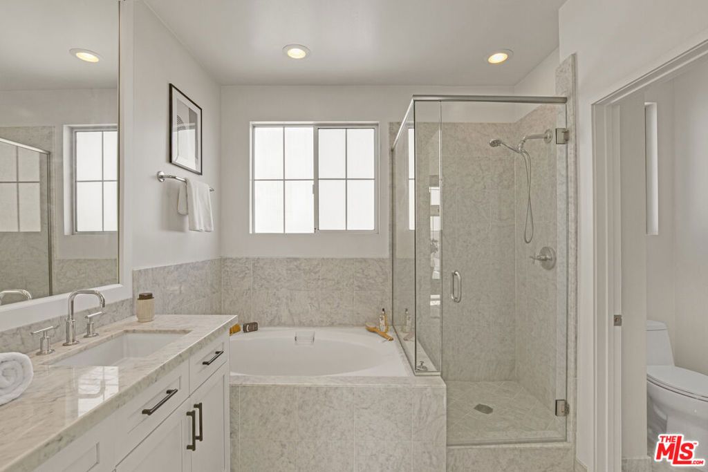 Image 25 of property listing at 5300 Playa Vista Drive 6, Playa Vista, CA 90094