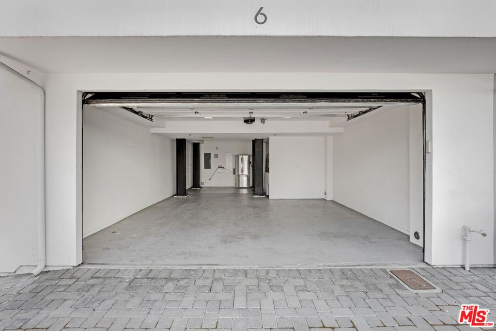 Image 27 of property listing at 5300 Playa Vista Drive 6, Playa Vista, CA 90094