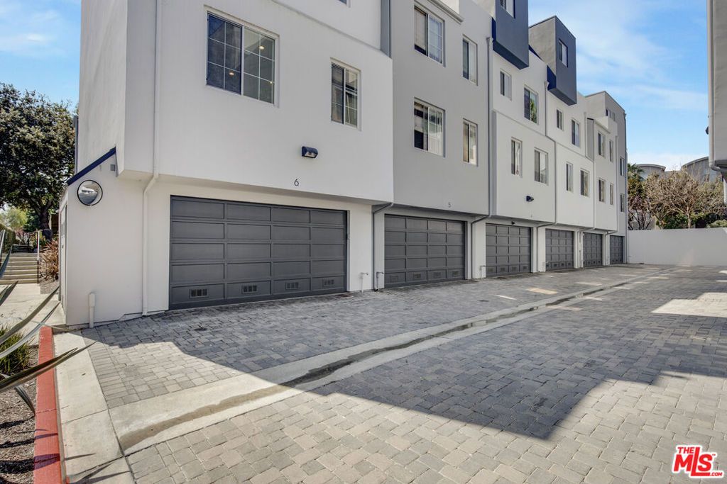 Image 28 of property listing at 5300 Playa Vista Drive 6, Playa Vista, CA 90094