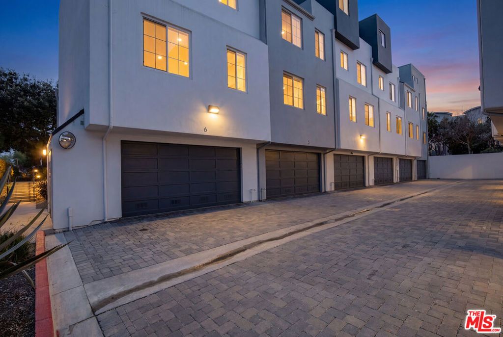 Image 30 of property listing at 5300 Playa Vista Drive 6, Playa Vista, CA 90094