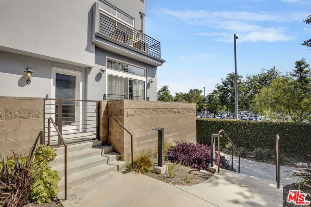 Image 32 of property listing at 5300 Playa Vista Drive 6, Playa Vista, CA 90094