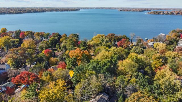 1120 Summit Avenue, Mahtomedi, MN 55115