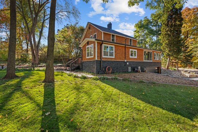1120 Summit Avenue, Mahtomedi, MN 55115