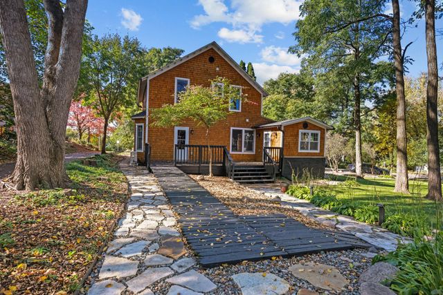 1120 Summit Avenue, Mahtomedi, MN 55115
