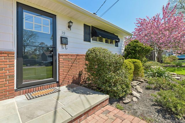 39 Shebar Drive, Islip, NY 11751
