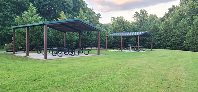 2 Shoreside Dr, Smithville, TN 37166