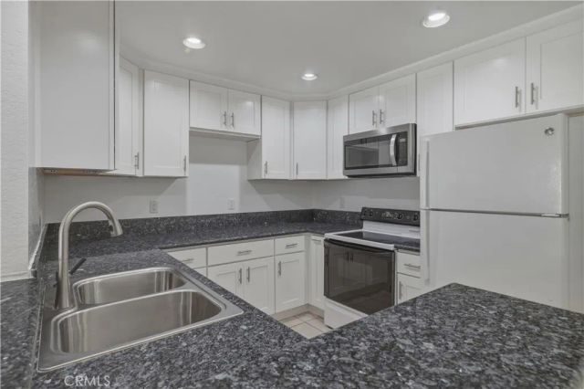 21372 Brookhurst 425, Huntington Beach, CA 92646