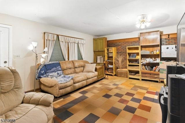 192 Beacon Hill Rd, Washington Twp., NJ 07830