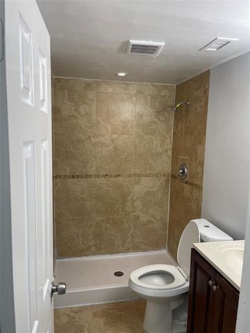 8843 SPRINGTREE LAKES Drive, Sunrise, FL 33351