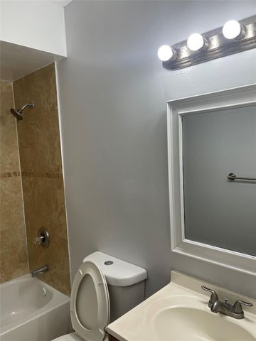8843 SPRINGTREE LAKES Drive, Sunrise, FL 33351