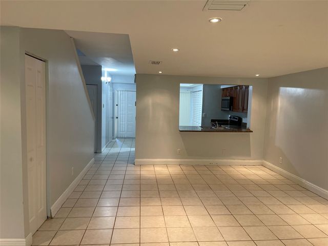 8843 SPRINGTREE LAKES Drive, Sunrise, FL 33351