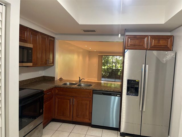 8843 SPRINGTREE LAKES Drive, Sunrise, FL 33351
