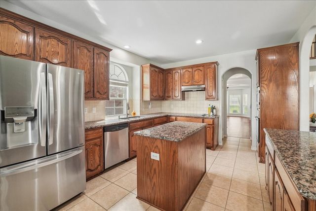 5856 Summerwood Drive, Grand Prairie, TX 75052