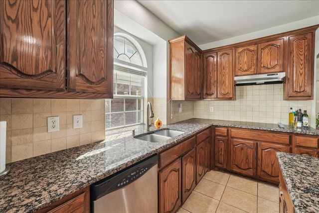 5856 Summerwood Drive, Grand Prairie, TX 75052