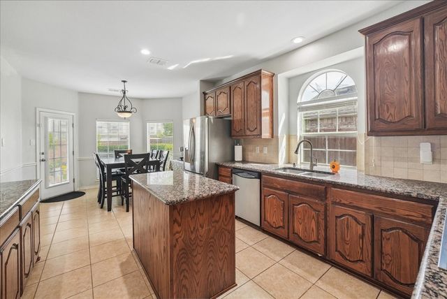 5856 Summerwood Drive, Grand Prairie, TX 75052