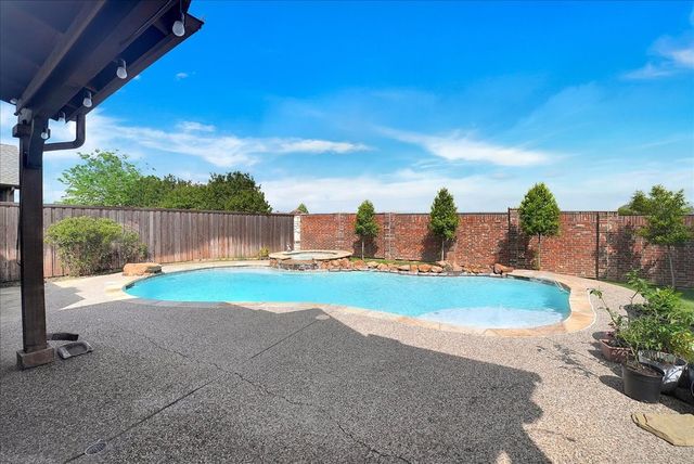 5856 Summerwood Drive, Grand Prairie, TX 75052