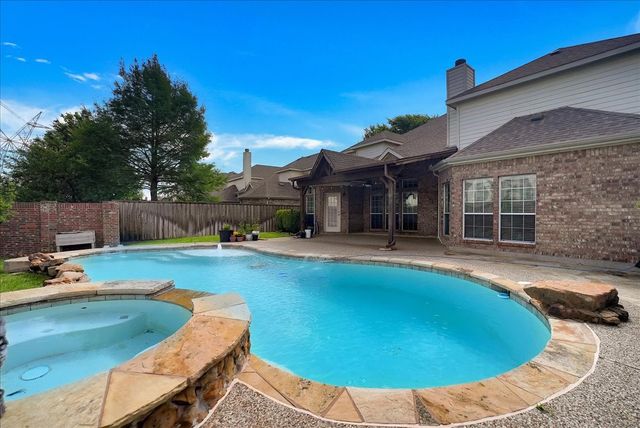 5856 Summerwood Drive, Grand Prairie, TX 75052