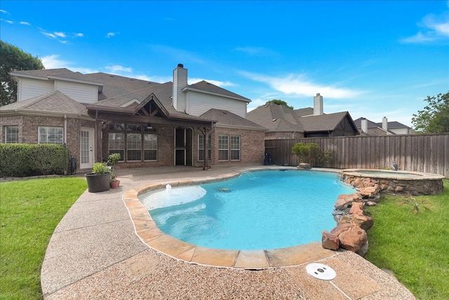 5856 Summerwood Drive, Grand Prairie, TX 75052