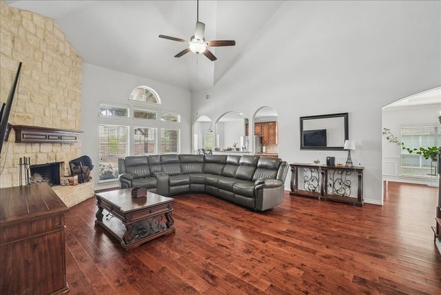 5856 Summerwood Drive, Grand Prairie, TX 75052