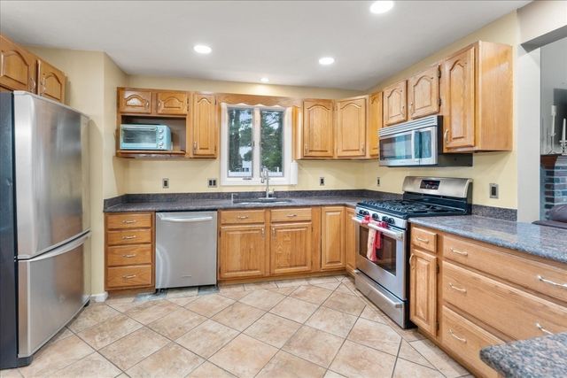 15 Crossman Ave, Attleboro, MA 02703