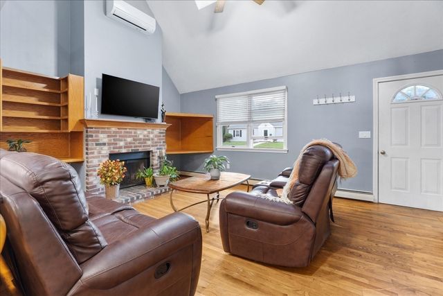 15 Crossman Ave, Attleboro, MA 02703