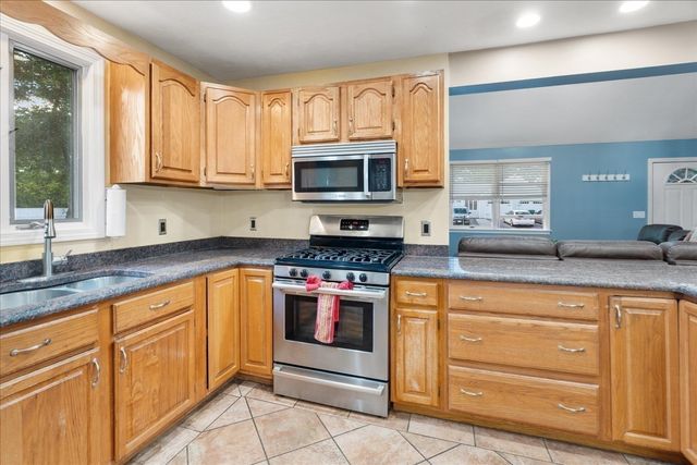 15 Crossman Ave, Attleboro, MA 02703