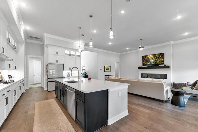 1027 Groveton Ridge Lane, Pinehurst, TX 77362