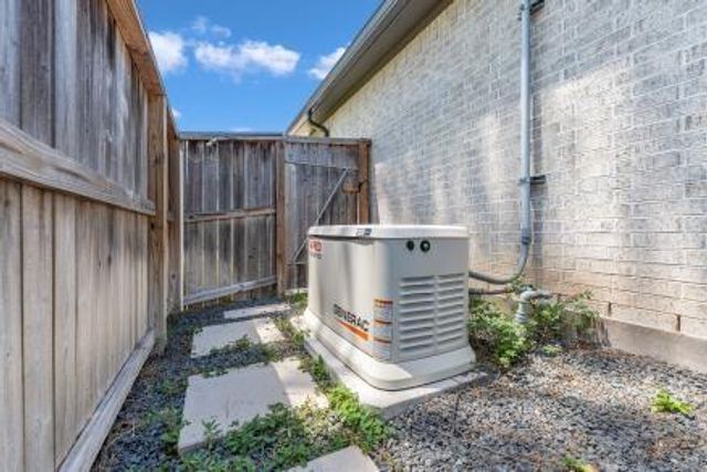 1027 Groveton Ridge Lane, Pinehurst, TX 77362