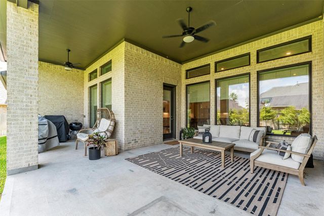 1027 Groveton Ridge Lane, Pinehurst, TX 77362