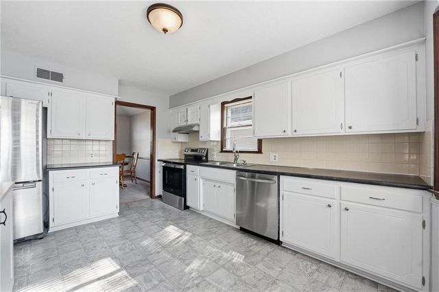 10401 W 93rd Terrace, Overland Park, KS 66214