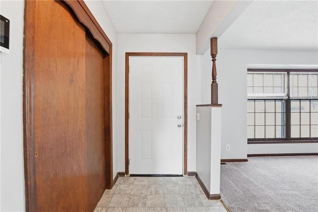 10401 W 93rd Terrace, Overland Park, KS 66214