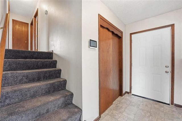 10401 W 93rd Terrace, Overland Park, KS 66214