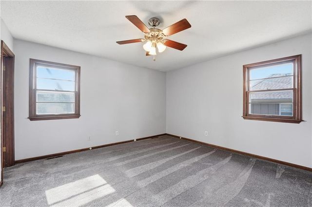 10401 W 93rd Terrace, Overland Park, KS 66214