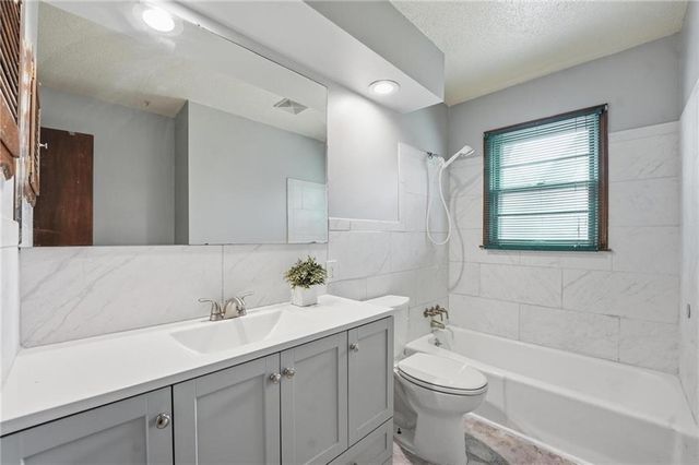 10401 W 93rd Terrace, Overland Park, KS 66214