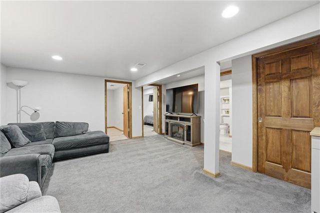 10401 W 93rd Terrace, Overland Park, KS 66214