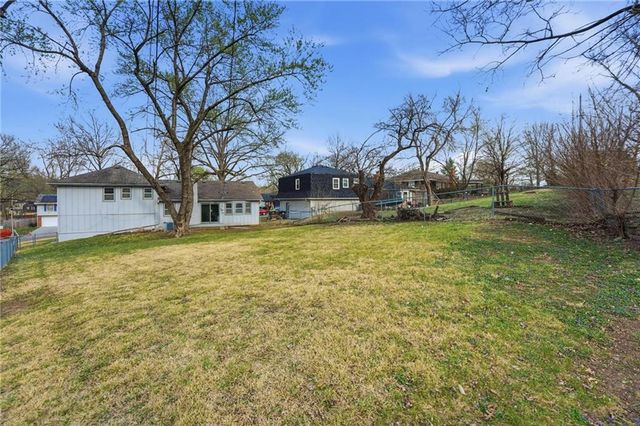 10401 W 93rd Terrace, Overland Park, KS 66214