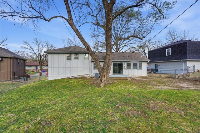 10401 W 93rd Terrace, Overland Park, KS 66214