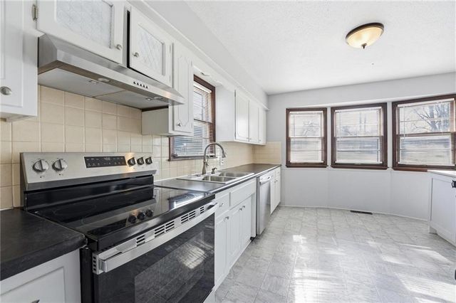 10401 W 93rd Terrace, Overland Park, KS 66214