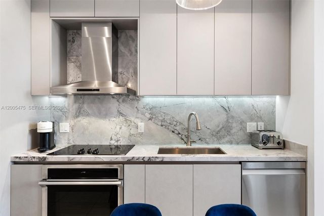 1030 15th St 300, Miami Beach, FL 33139