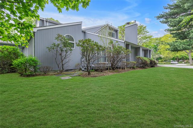 6 Gerriet Court, Northport, NY 11768