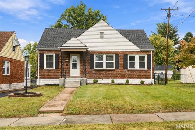 8901 Oneida Lane, St Louis, MO 63114