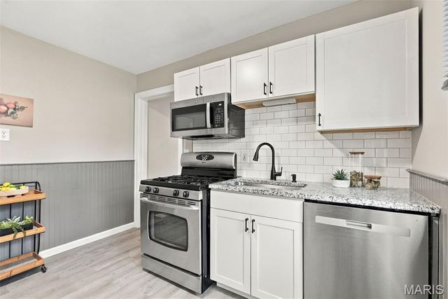 8901 Oneida Lane, St Louis, MO 63114