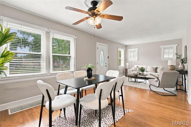 8901 Oneida Lane, St Louis, MO 63114