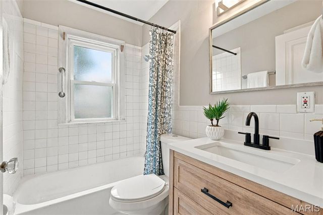 8901 Oneida Lane, St Louis, MO 63114