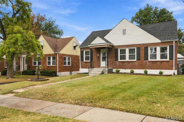 8901 Oneida Lane, St Louis, MO 63114