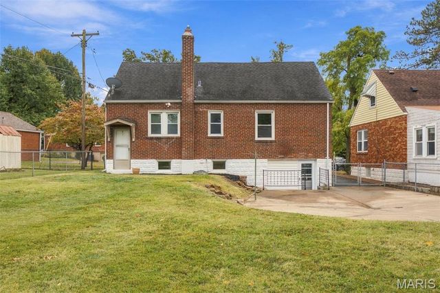 8901 Oneida Lane, St Louis, MO 63114