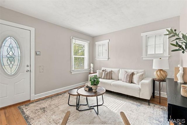 8901 Oneida Lane, St Louis, MO 63114