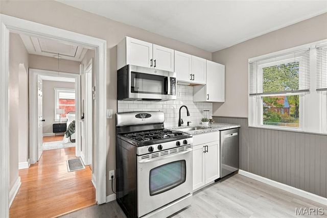 8901 Oneida Lane, St Louis, MO 63114