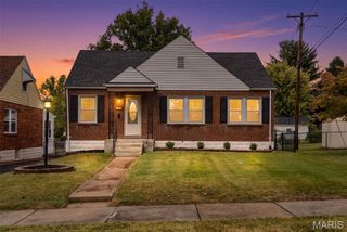 8901 Oneida Lane, St Louis, MO 63114